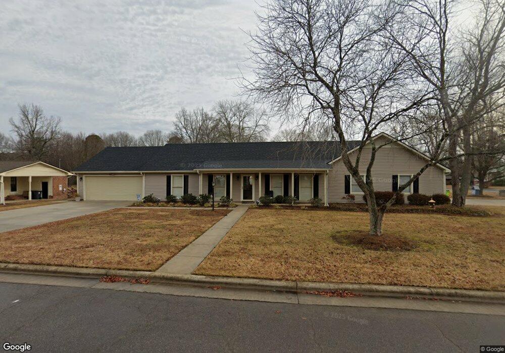 102 Moreland Dr, Oxford, NC 27565 - photo 1