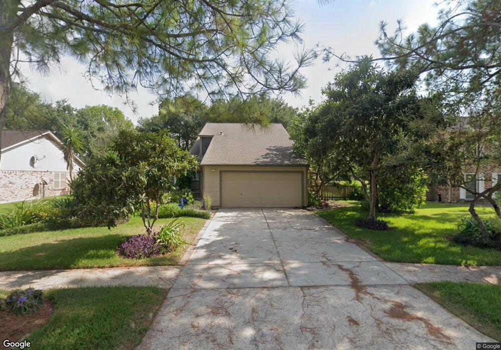 325 E Castle Harbour Dr, Friendswood, TX 77546 - photo 1