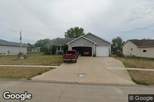 109 8th St, Durant, IA 52747