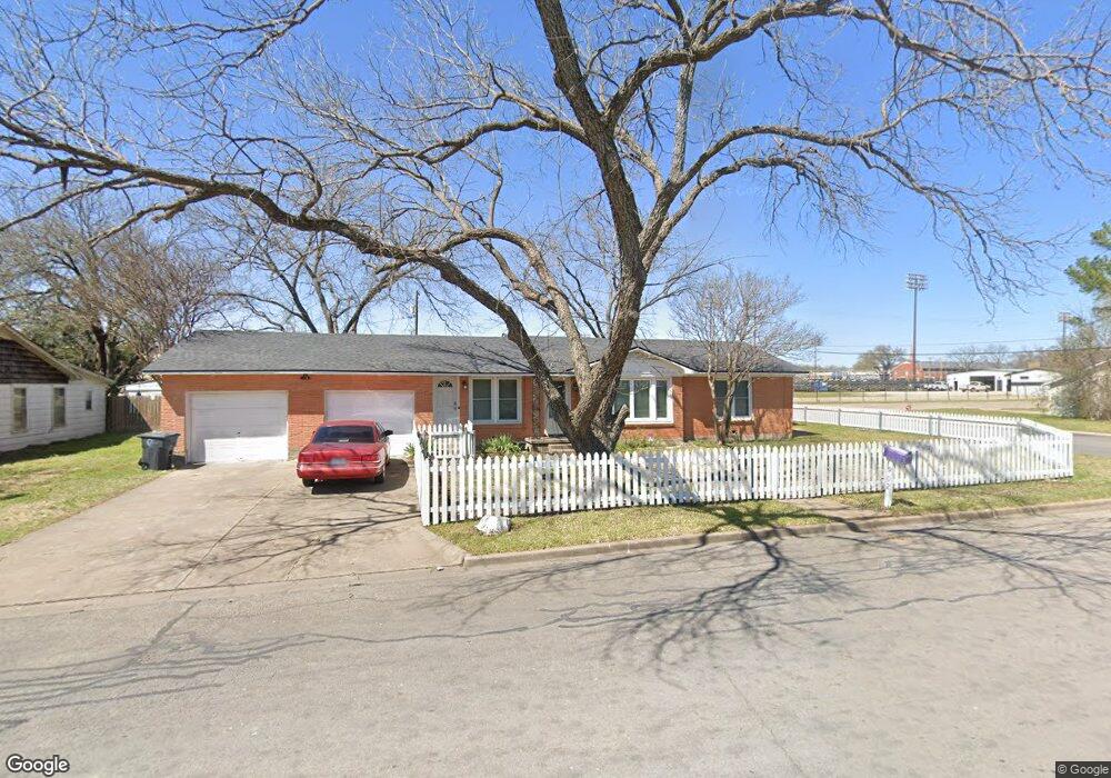 902 Featherston St, Cleburne, TX 76033 - photo 1