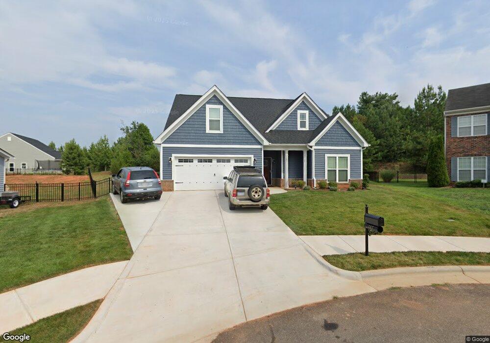 147 Fleming Dr, Statesville, NC 28677 - photo 1