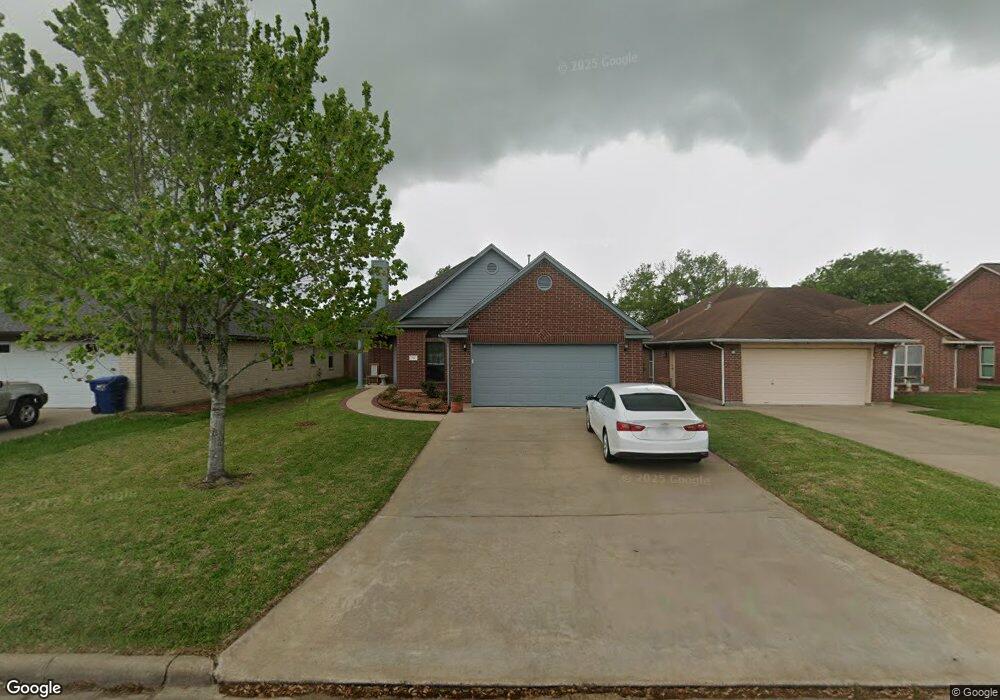 704 Live Oak Ave, Bay City, TX 77414 - photo 1