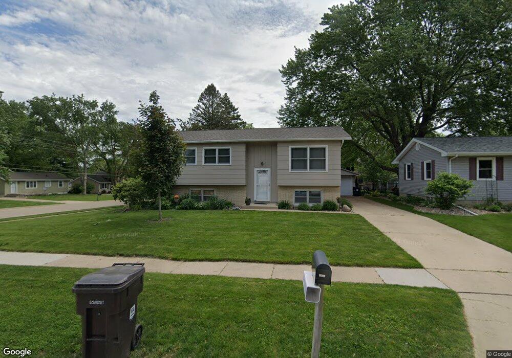 3604 Knoll Ridge Dr, Cedar Falls, IA 50613 - photo 1