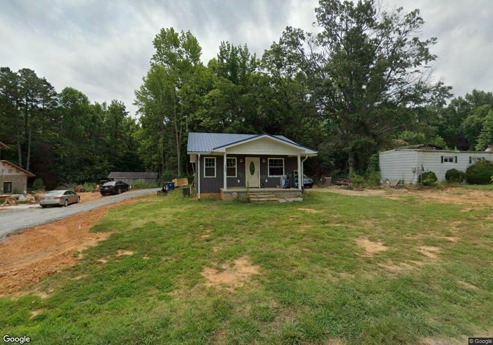 524 Walker St, Seagrove, NC 27341 - photo 1