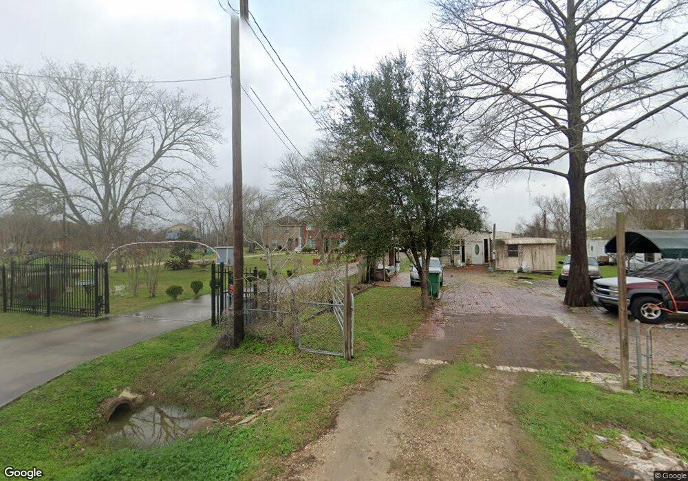 4802 Quail Run Dr N, Alvin, TX 77511 - photo 1