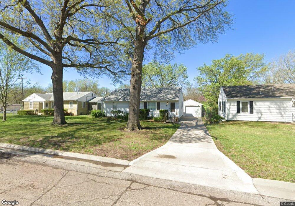 1141 SW Woodhull St, Topeka, KS 66604 - photo 1