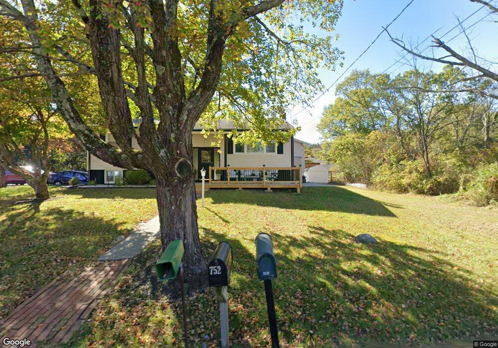 2129 Clearview Ave, Stroudsburg, PA 18360 - photo 1