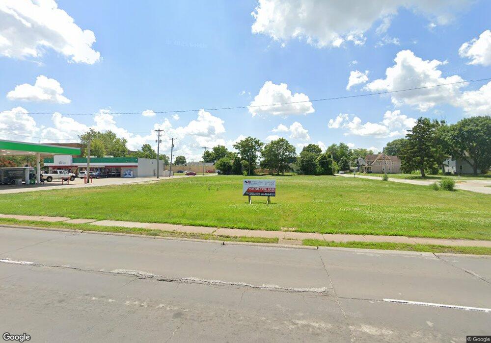 321 W Locust St, Davenport, IL 52803 - photo 1