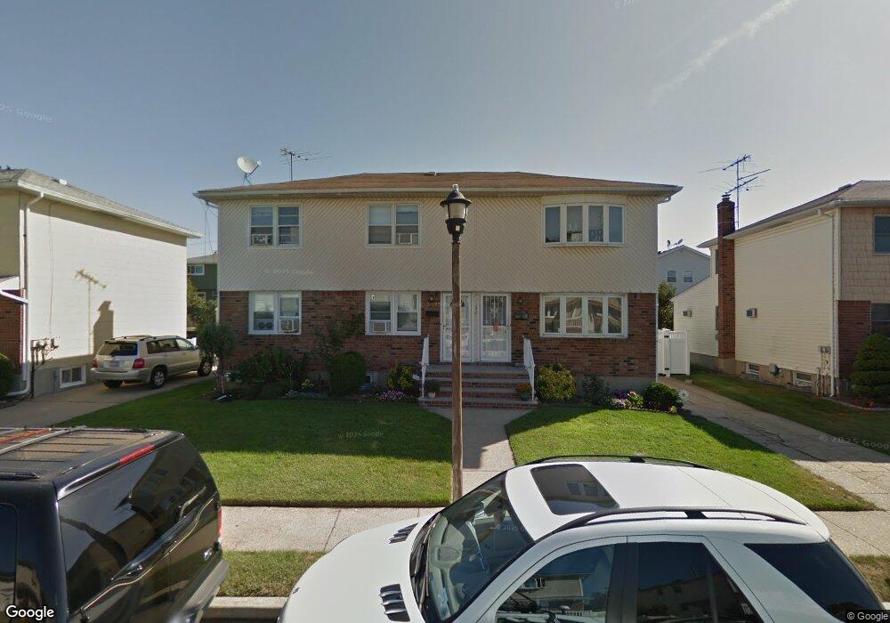 52 Farnum Blvd, Franklin Square, NY 11010 - photo 1