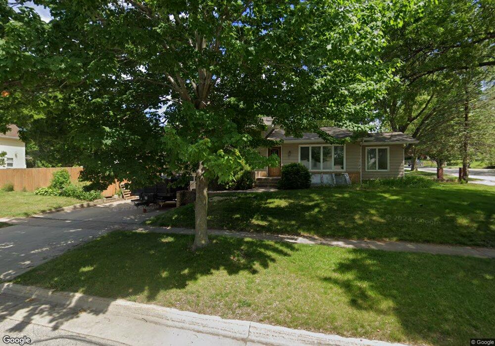 909 W 19th St, Cedar Falls, IA 50613 - photo 1