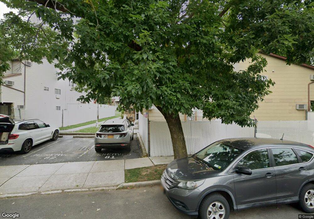 6 Croft Ct, Staten Island, NY 10306 - photo 1