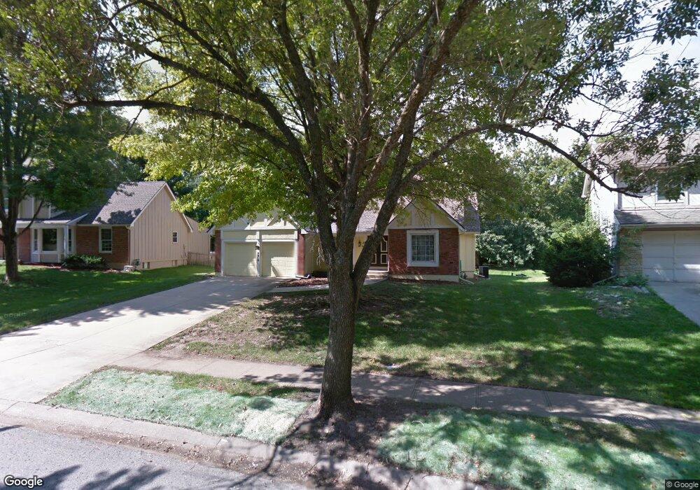 8918 Acuff Ln, Lenexa, KS 66215 - photo 1