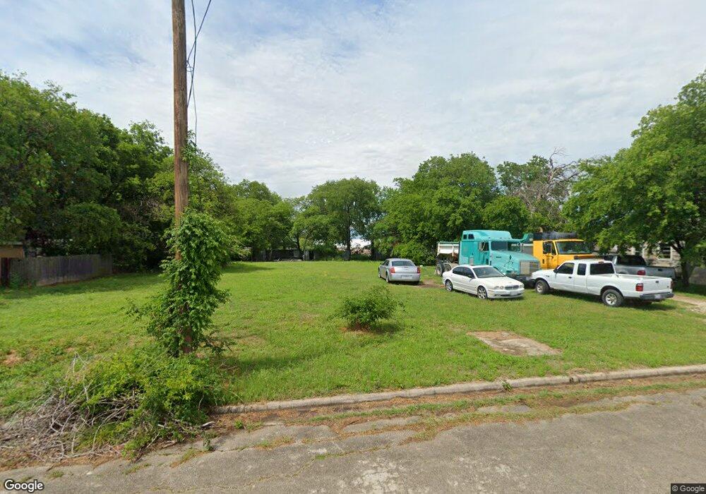 107 W Cloud St, Gainesville, TX 76240 - photo 1