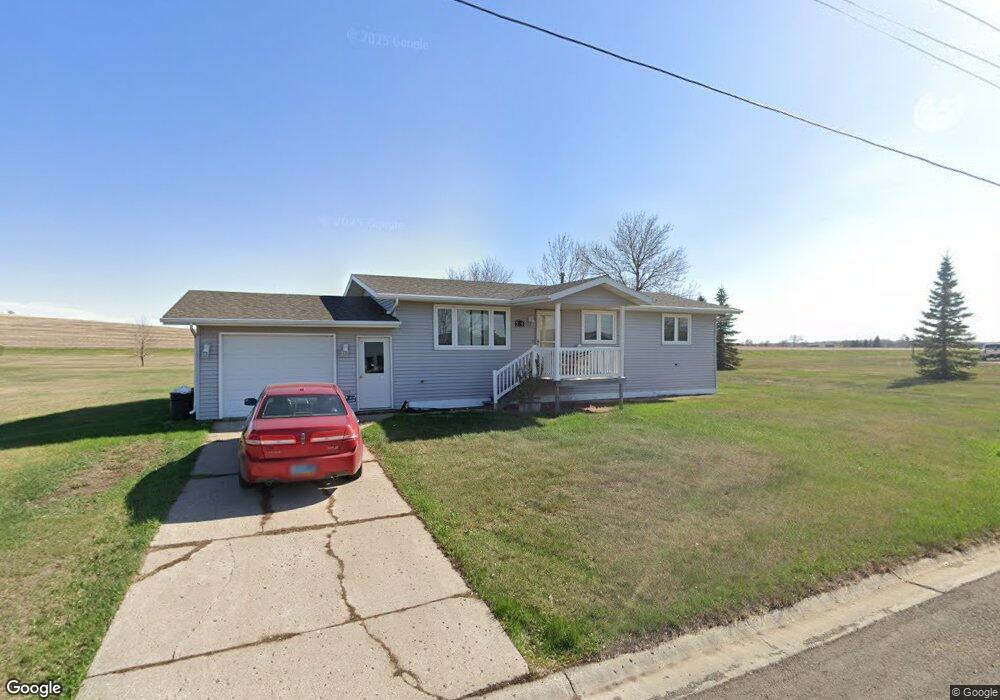 708 W Ash Ave, Glen Ullin, ND 58631 - photo 1