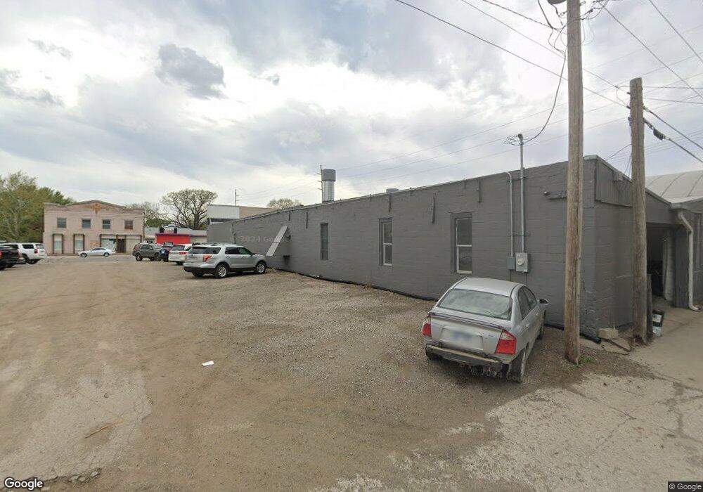 906 SW 6th Ave, Topeka, KS 66606 - photo 1