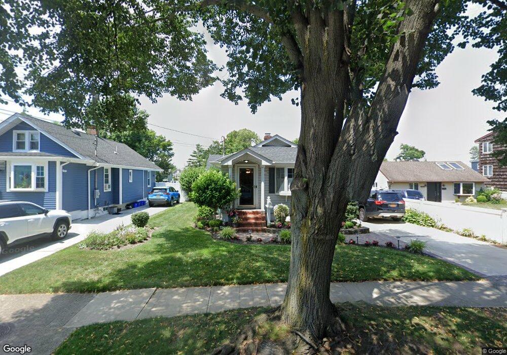 981 Thomas Ave, Baldwin, NY 11510 - photo 1