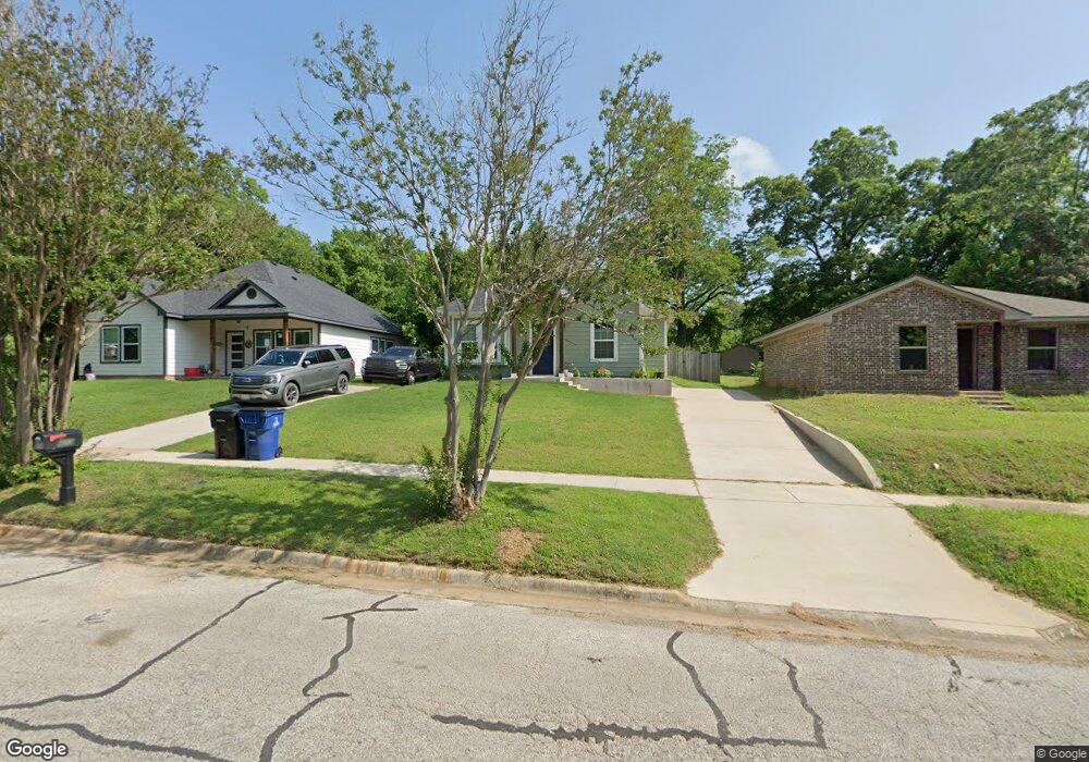 413 W Walker St, Denison, TX 75020 - photo 1