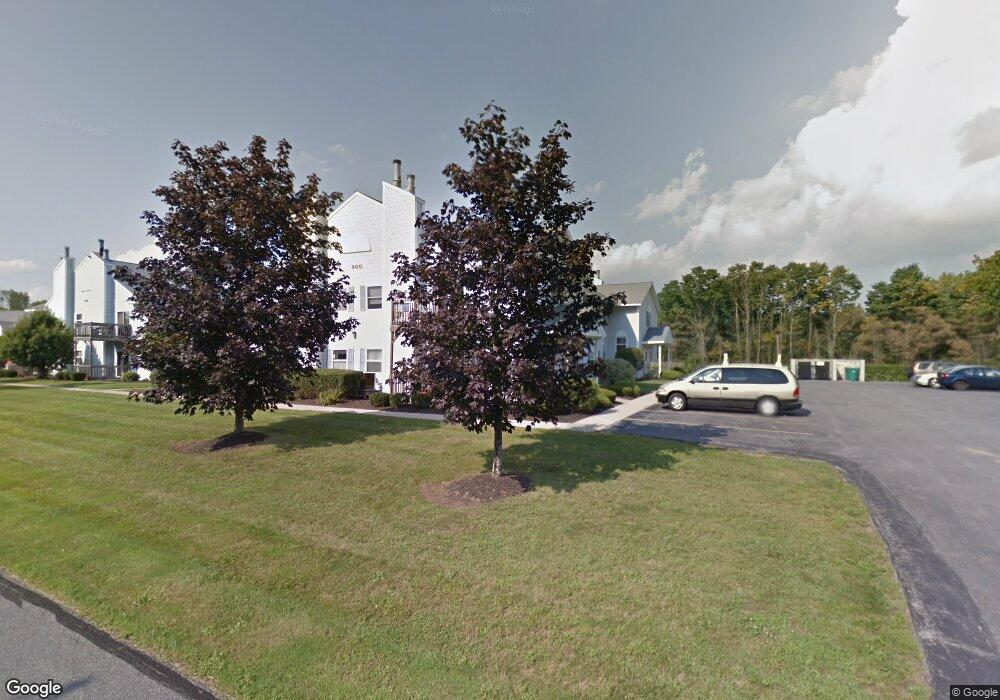 901 Cambridge Manor Dr, Schenectady, NY 12302 - photo 1