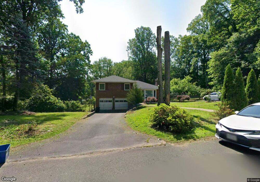 9819 Perrott Ct, Fairfax, VA 22031 - photo 1