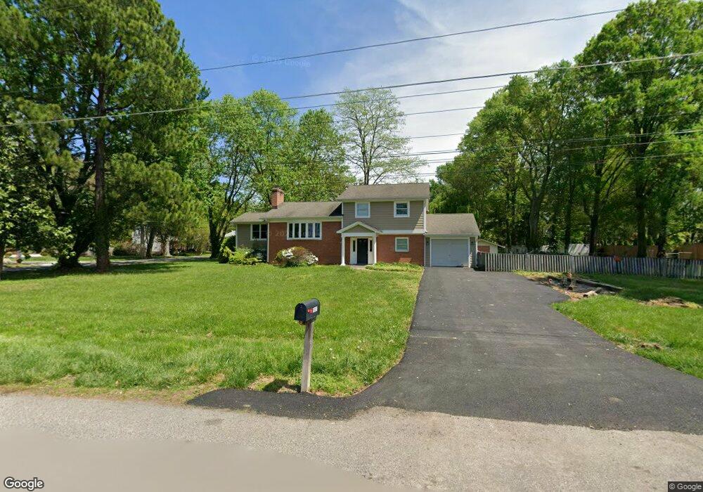 8801 Winthrop Dr, Alexandria, VA 22308 - photo 1