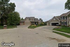 17886 Hickory Cir, Omaha, NE 68130