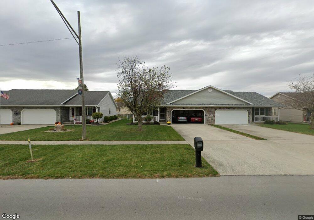 211 Eastown Dr, Wapakoneta, OH 45895 - photo 1