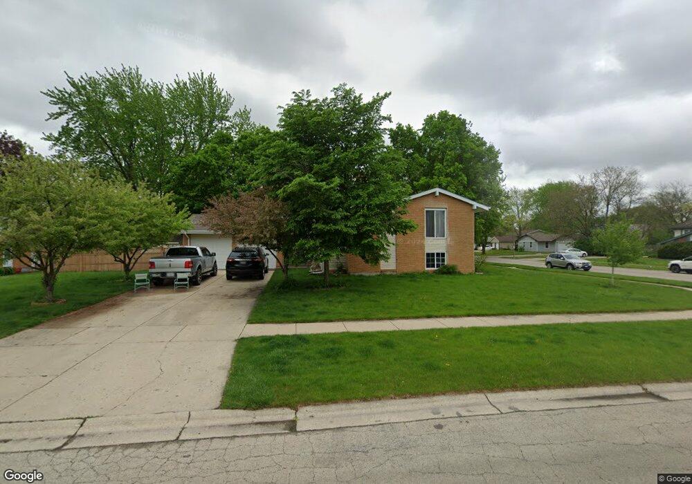 977 N Calumet Ave, Aurora, IL 60506 - photo 1