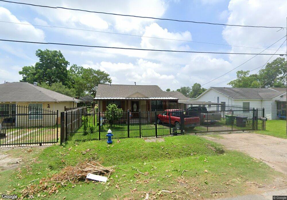 22 De Boll St, Houston, TX 77022 - photo 1