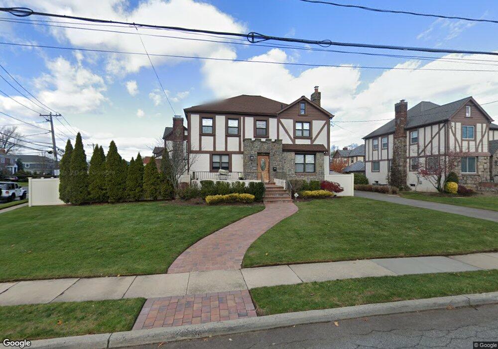 904 Greenfield Rd, Woodmere, NY 11598 - photo 1