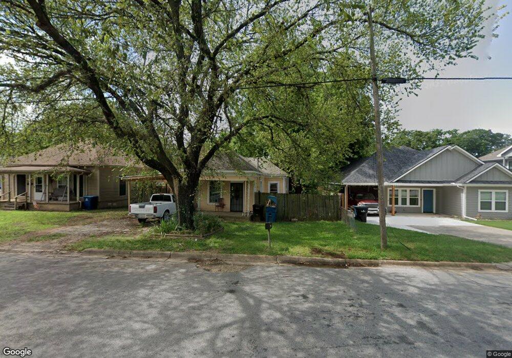 916 W Coffin St, Denison, TX 75020 - photo 1