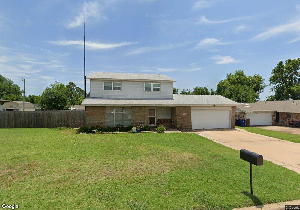 218 Ridgecrest Dr, Duncan, OK 73533 - photo 1