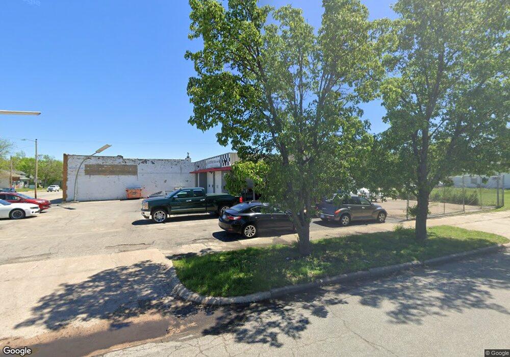 2219 SW 10th Ave, Topeka, KS 66604 - photo 1