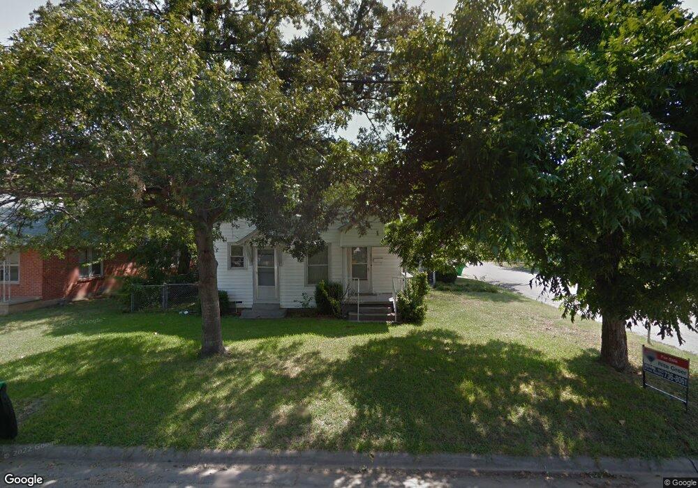1000 N Clements St, Gainesville, TX 76240 - photo 1