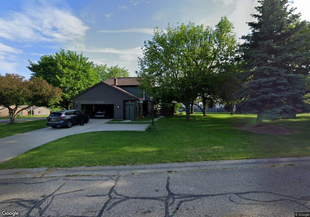 8349 Hidden Creek Ct, Flushing, MI 48433 - photo 1