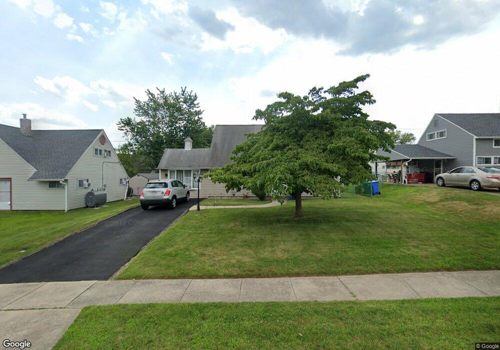 23 Robin Hill Ln, Levittown, PA 19055 - photo 1