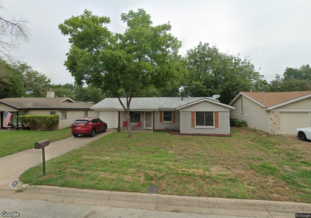 752 Betty Ln, Hurst, TX 76053 - photo 1