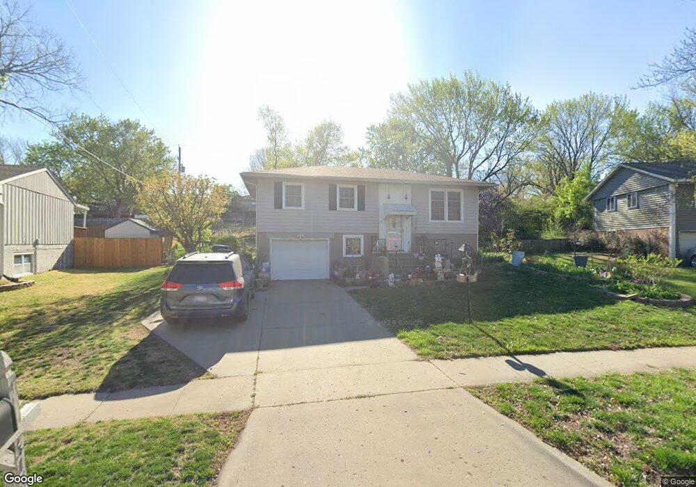 3136 SW Crest Dr, Topeka, KS 66614 - photo 1