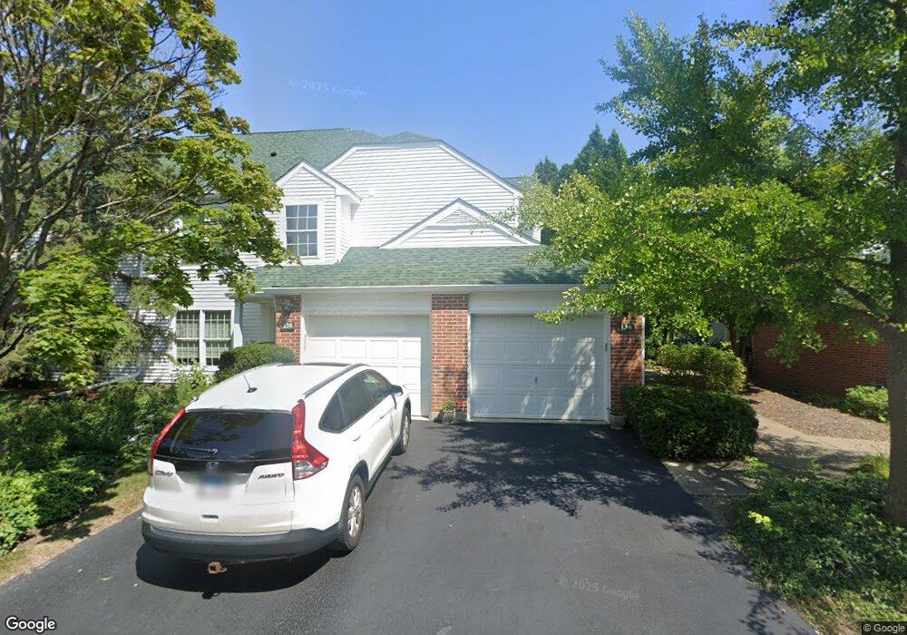 136 Pembroke Cir unit 8AS, Lake Bluff, IL 60044 - photo 1