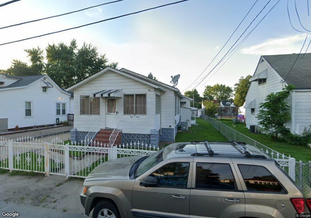 808 Platinum Ave, Essex, MD 21221 - photo 1