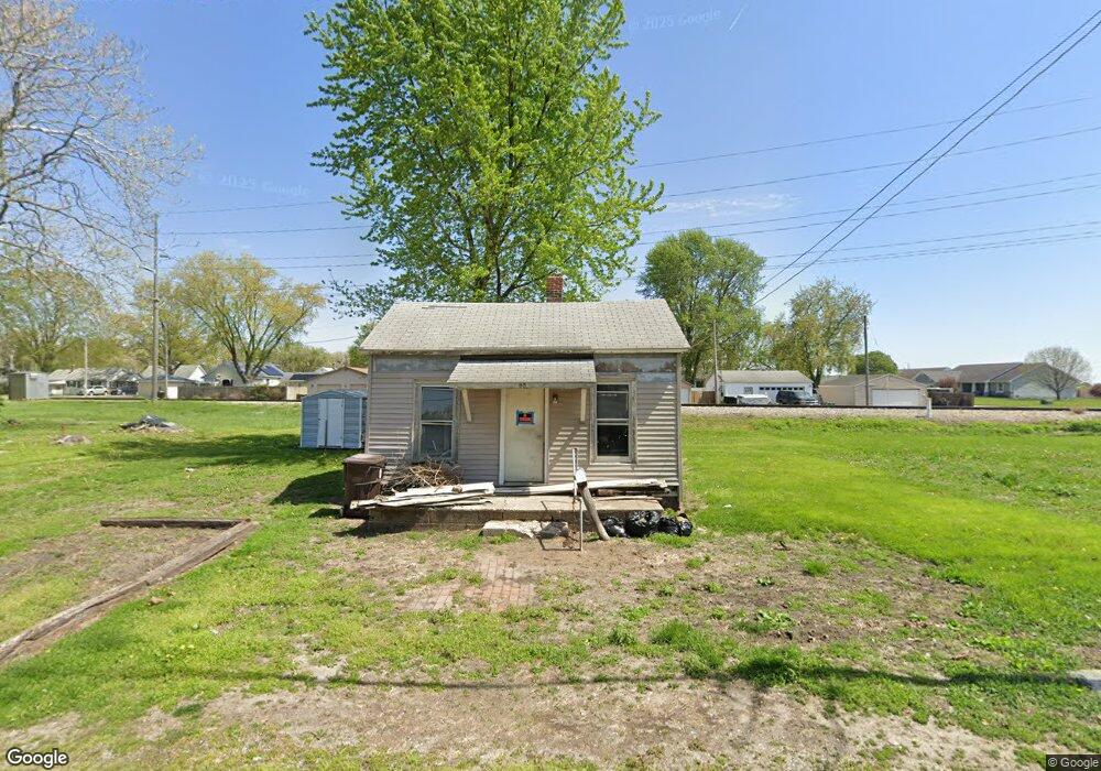 1110 Davenport St, Lincoln, IL 62656 - photo 1