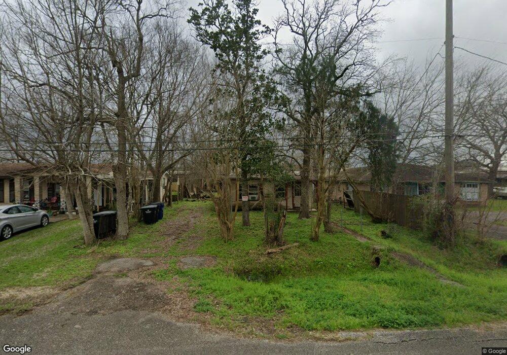 202 Lulac St, Alvin, TX 77511 - photo 1