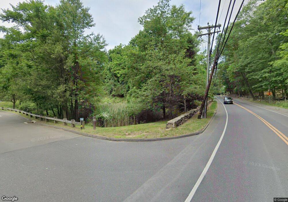 28 Hillspoint Rd, Westport, CT 06880 - photo 1