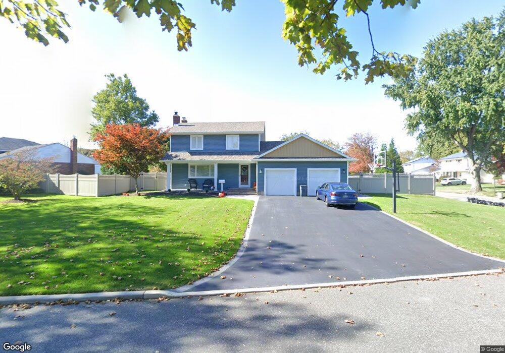 31 Tyram Ln, ComMacK, NY 11725 - photo 1