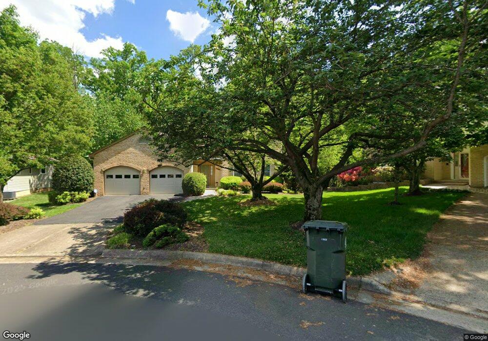 8502 W Oak Place, Vienna, VA 22182 - photo 1