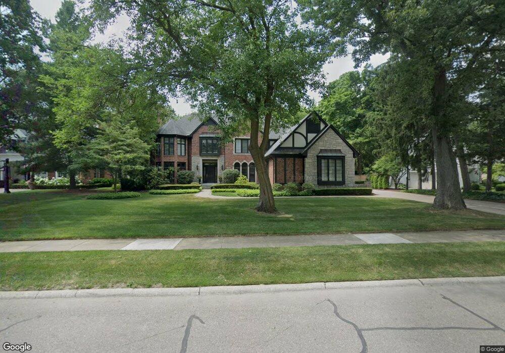 221 Stephens Rd, Grosse Pointe Farms, MI 48236 - photo 1