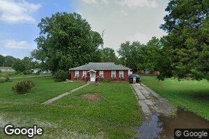 106 S Chestnut St, Saint Elmo, IL 62458