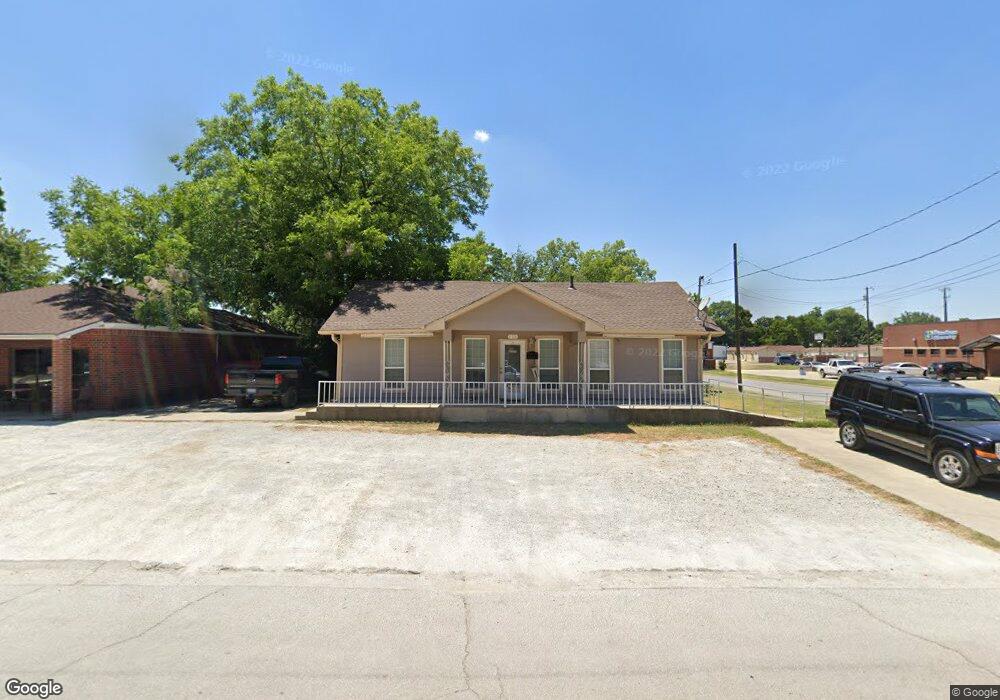 835 N Clements St, Gainesville, TX 76240 - photo 1