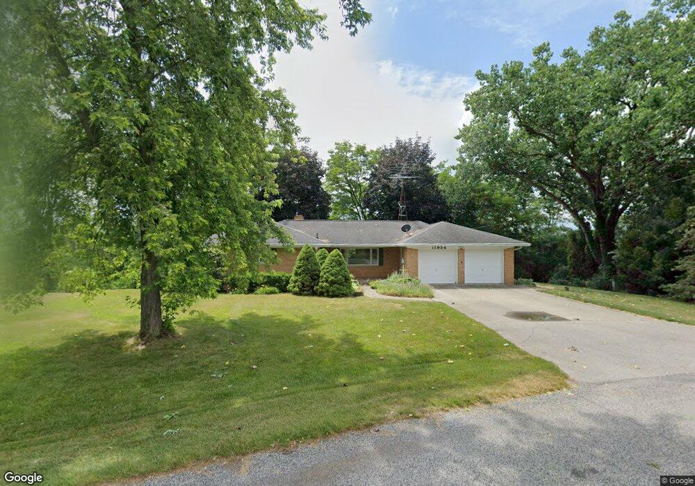 11924 Ayre Ln, Frankenmuth, MI 48734 - photo 1