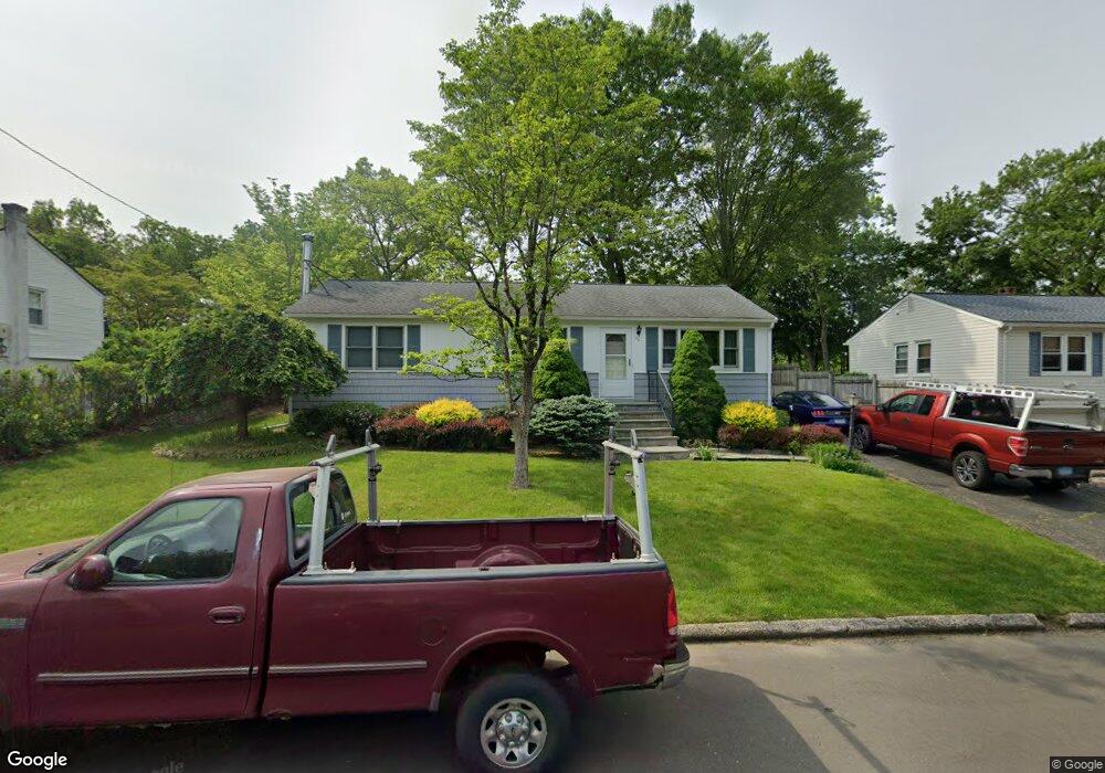 83 Red Oak Rd, Bridgeport, CT 06606 - photo 1