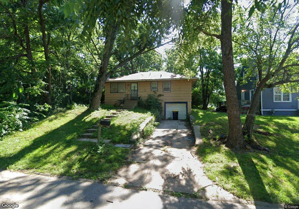 6739 Monroe Ave, Kansas City, MO 64132 - photo 1